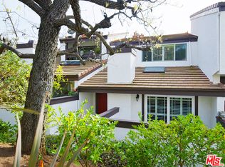 17201 Palisades Cir, Pacific Palisades, CA 90272