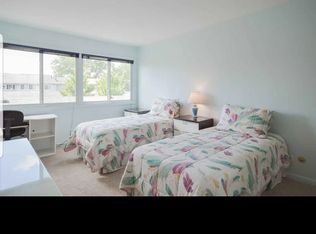 423 Hazelwood Ter #423, Buffalo Grove, IL 60089