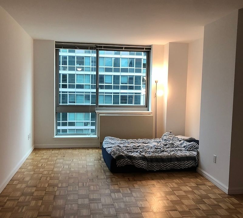 1st image of 455 W 37th St APT 913