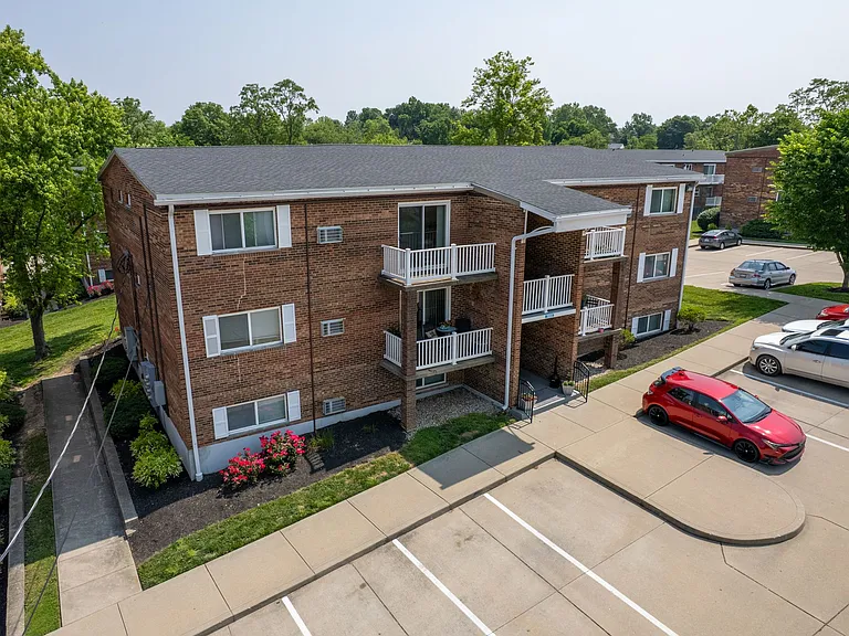 Allen Creek Apartments — Photo 3