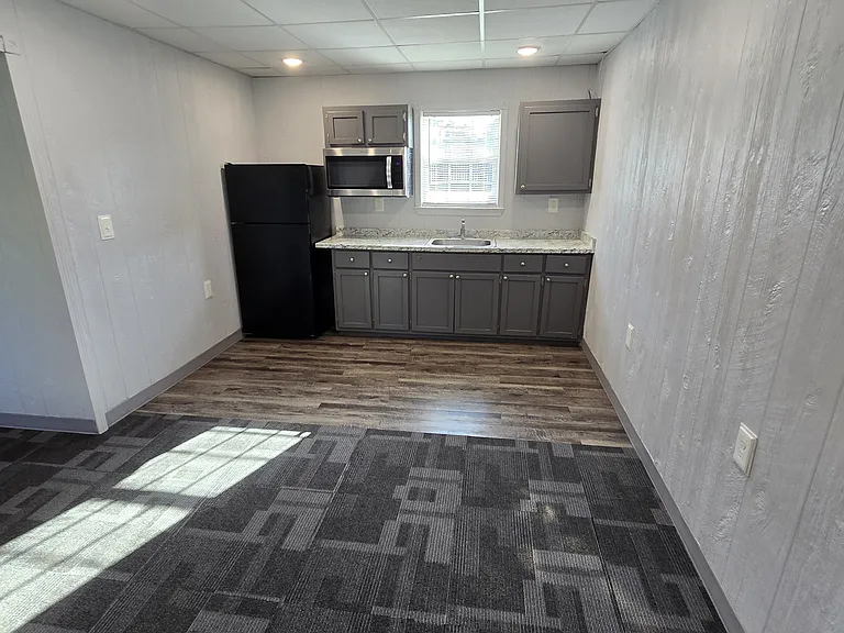 418 Joy Ln #1 — Photo 1