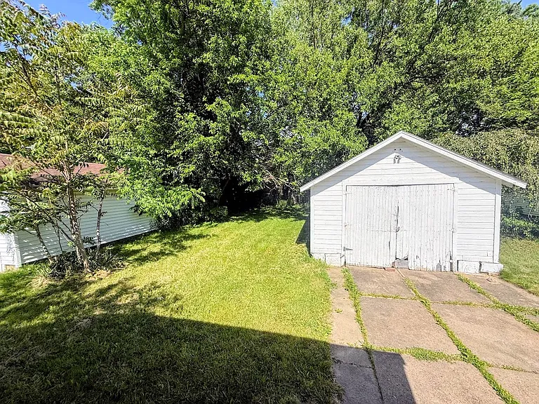 751 Merton Ave — Photo 14