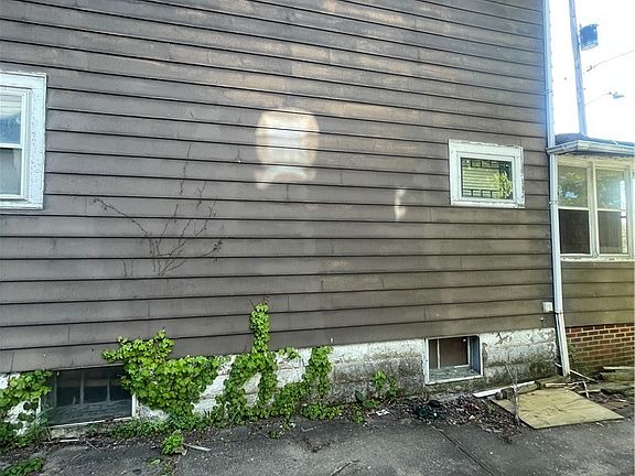 3rd image of 9118 Hillock Ave