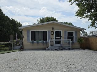 111 W Goss St, Kentland, IN