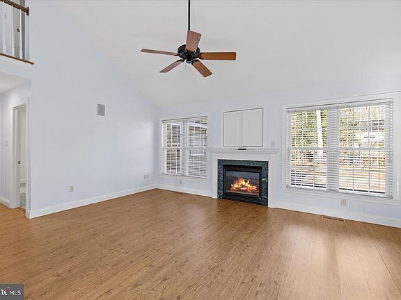 5th image of 8 Edgewood Dr