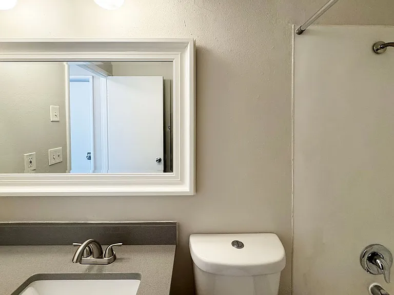 French Quarter Apartments — Photo 17