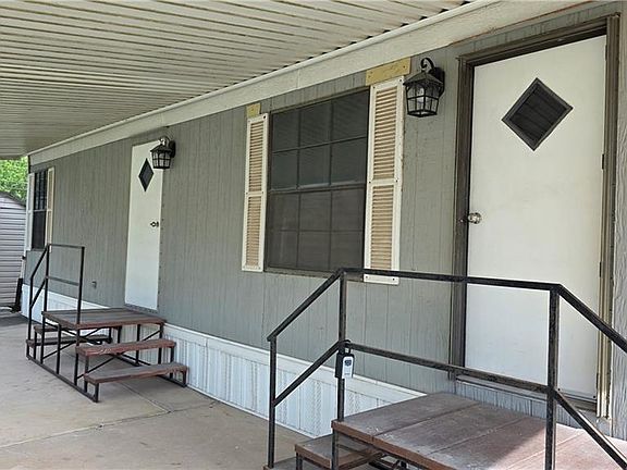 3rd image of 2400 Bobolink Cir W