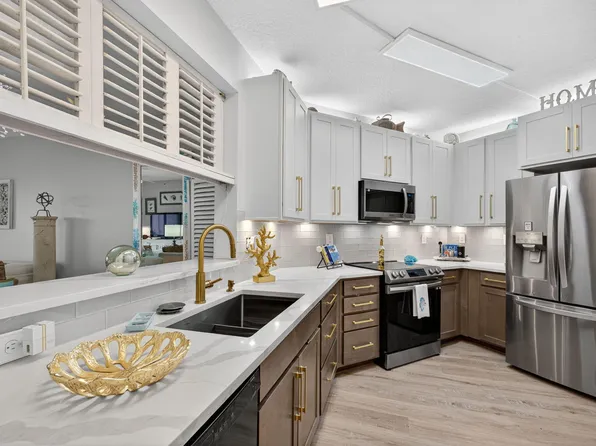 200 Uno Lago Drive #402, Juno Beach, FL 33408