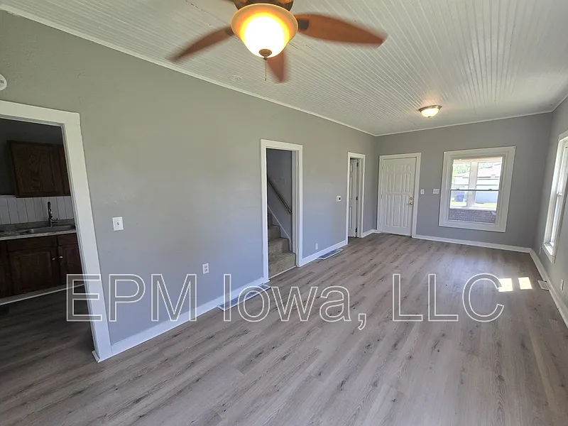 2 bed, 1.0 bath, 744 sqft, $975 — Photo 4