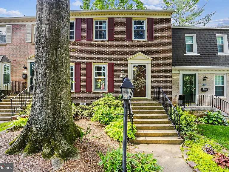 1804 Golf View Ct — Photo 1