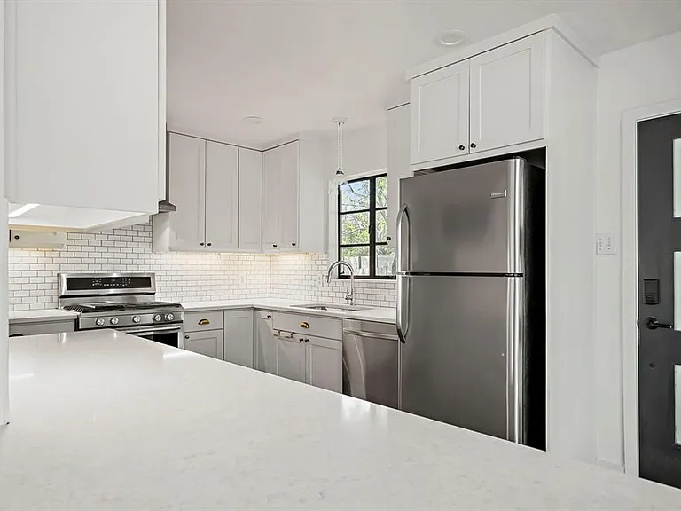 1207 Ridgemont Dr — Photo 7
