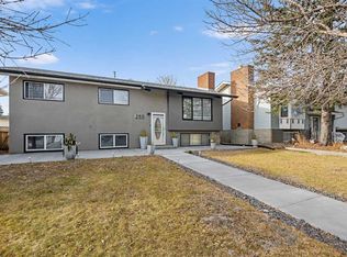 255 E Rundleridge Dr NE, Calgary, AB T1Y 2K5