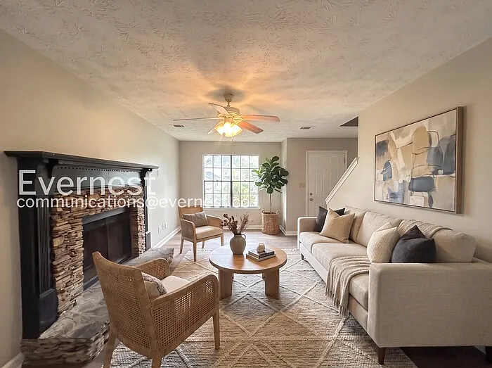 3 bed, 2.5 bath, 1392 sqft, $1,795 — Photo 2