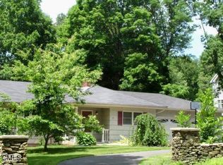 33 Cutlers Farm Rd, Monroe, CT 06468