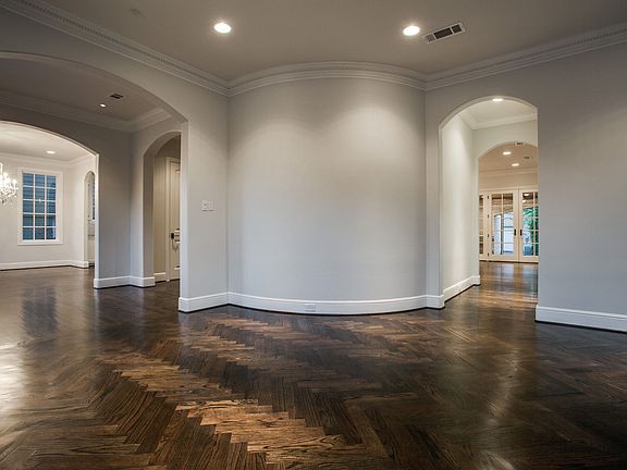 3rd image of 2841 University Blvd
