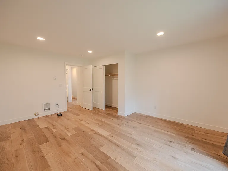 9224 Woodlawn Ave N — Photo 18