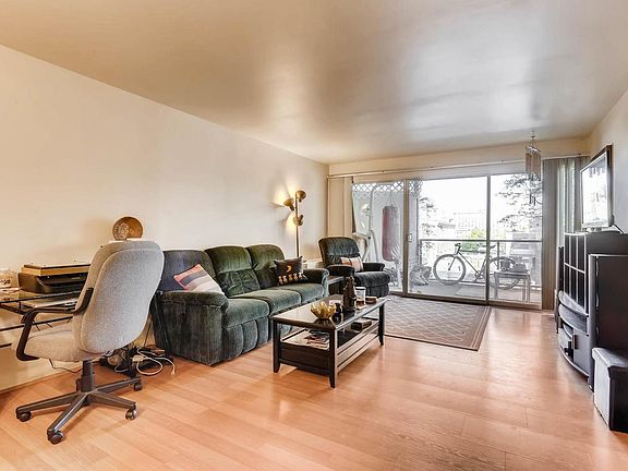 4th image of 888 N Logan St APT 3A
