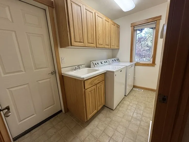 1016 NW Foxwood — Photo 23