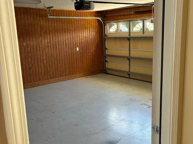 541 Eagle Blvd — Photo 13