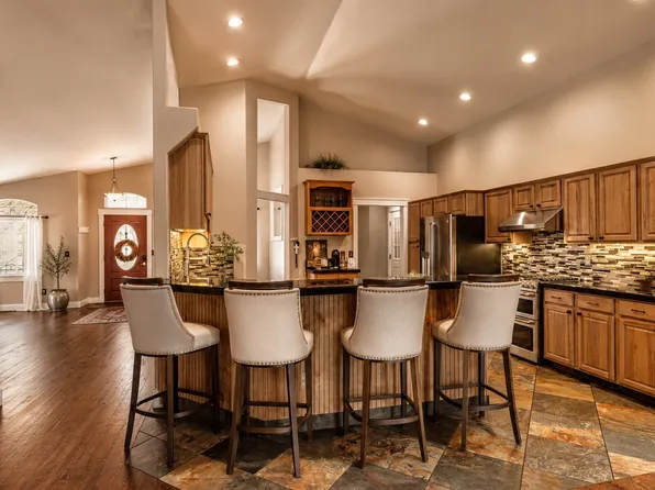 102 Buffalo Square Ct, Kalispell, MT 59901