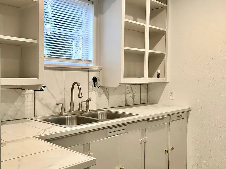 326 Ford Ave — Photo 11