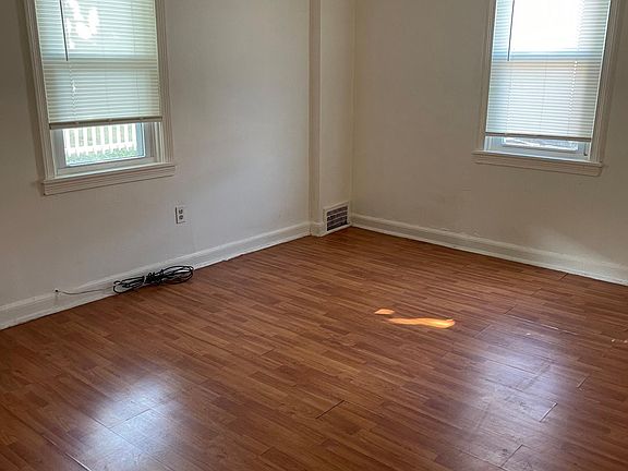 2nd image of 2712 W 6th St #1