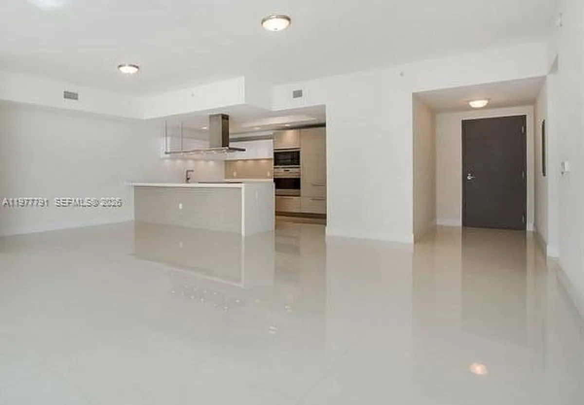 Photo 2 of 34 - 17301 Biscayne Blvd #1103 - North Miami Beach, FL Building Photo - 17301 Biscayne Blvd #1103