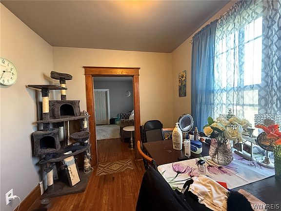 5th image of 179 Weaver St