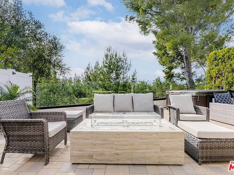 2637 Angelo Dr — Photo 18
