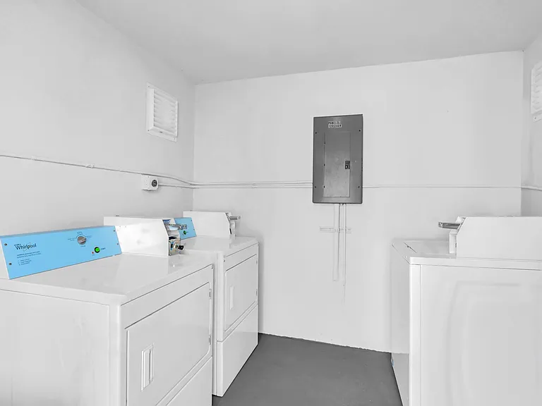 1142 SW 4th St #4 — Photo 12