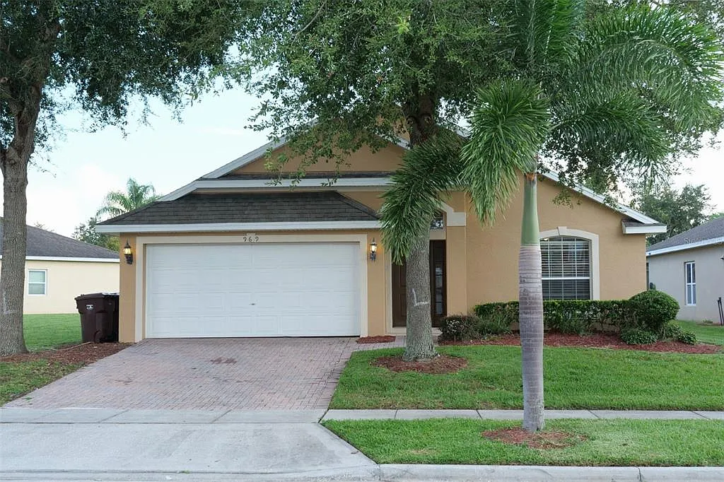 3 bed, 2.0 bath, 1412 sqft, $2,195 — Photo 1