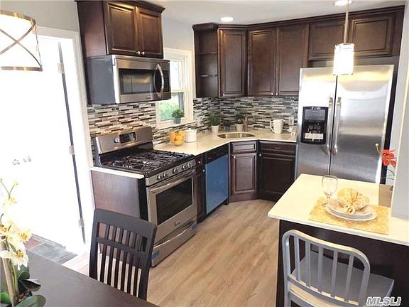 3rd image of 288 Travis Ave