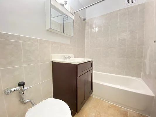 Rented by Contact Realty | media 20