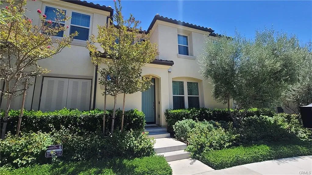 3 bed, 2.5 bath, 1655 sqft, $4,600 — Photo 2