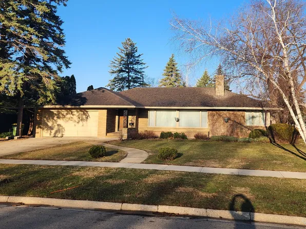 910 3rd Ave SW, Pipestone, MN 56164