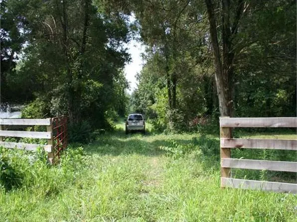 2211 Orange Rd, Pratts, VA 22731