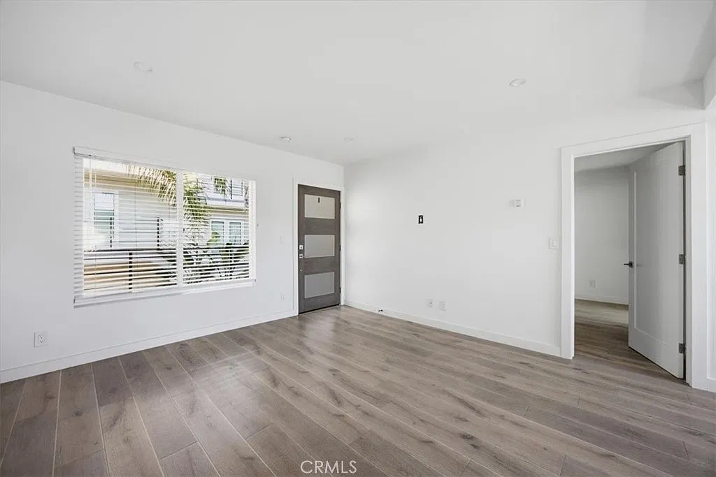 2 bed, 792 sqft, $4,050 — Photo 3