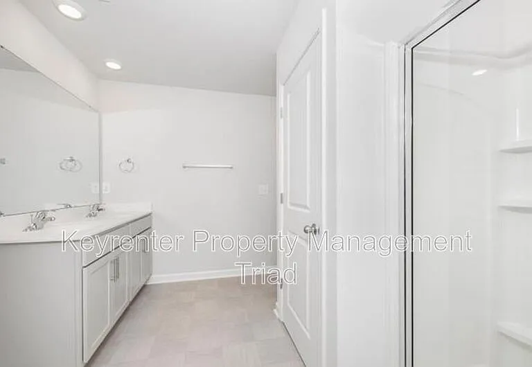 1122 Banworth Ct — Photo 33