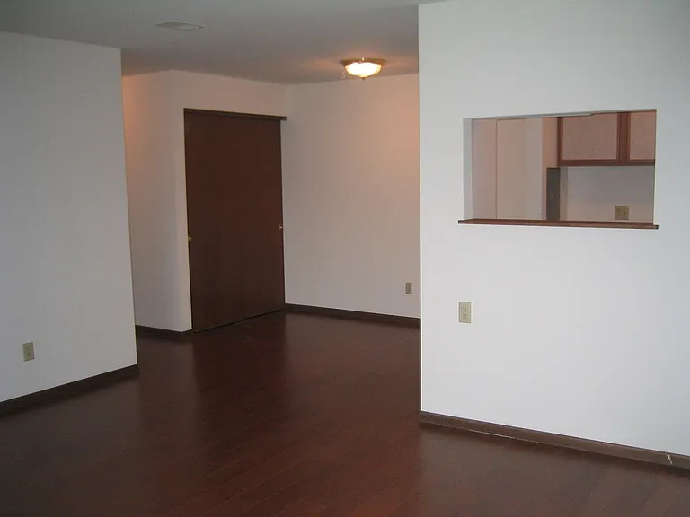 1526 Kenilworth Ct — Photo 11