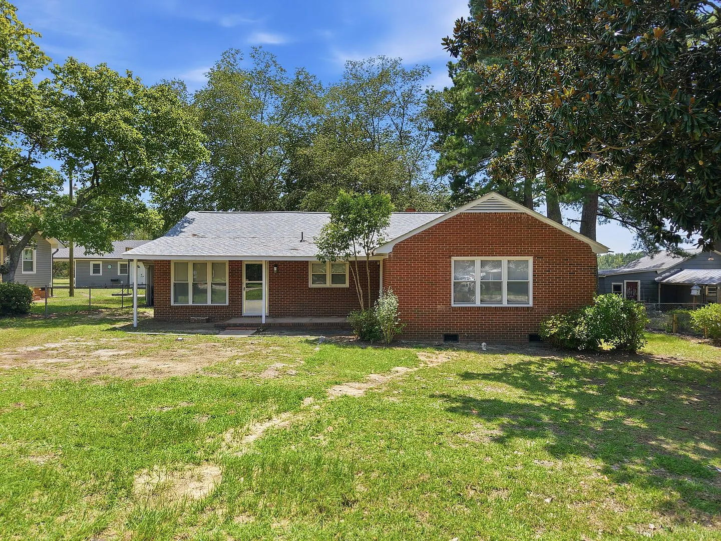 Beautifully Remodeled Brick Ranch Convenient to Shopping, Dining, Schools, and Major Highways — Photo 2