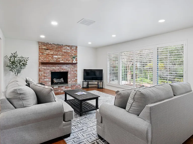 434 Fairview Ln — Photo 23