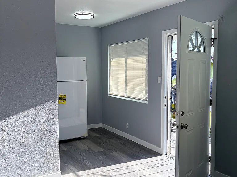 3323 Los Flores Blvd #E — Photo 12