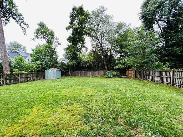 2220 Primrose Dr — Photo 37