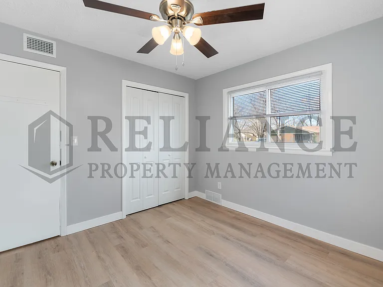 2239 S Millwood Ave — Photo 19