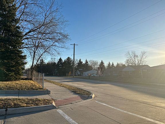 4th image of 19600 Voiland St