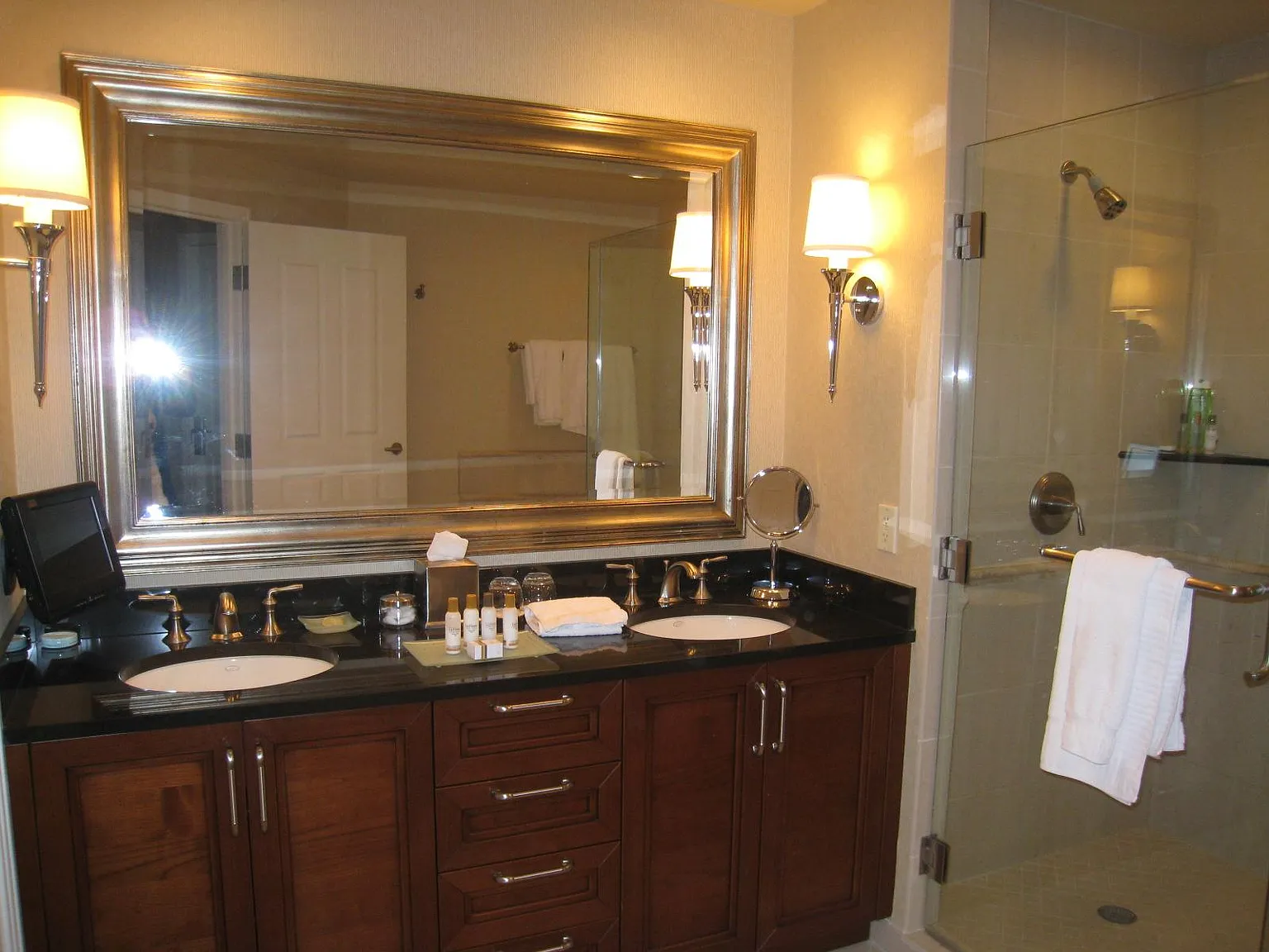 145 E Harmon Ave — Photo 2