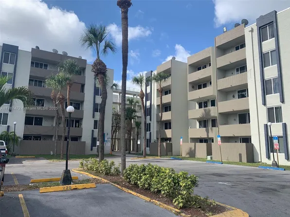 10000 NW 80th Ct APT 2203, Hialeah Gardens, FL 33016