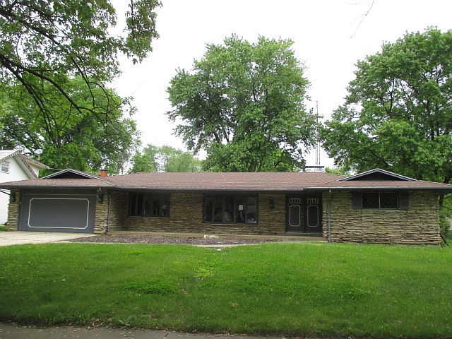 1st image of 606 N Lavinia Ln
