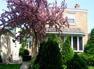 8329 N Ottawa Ave, Niles, IL 60714