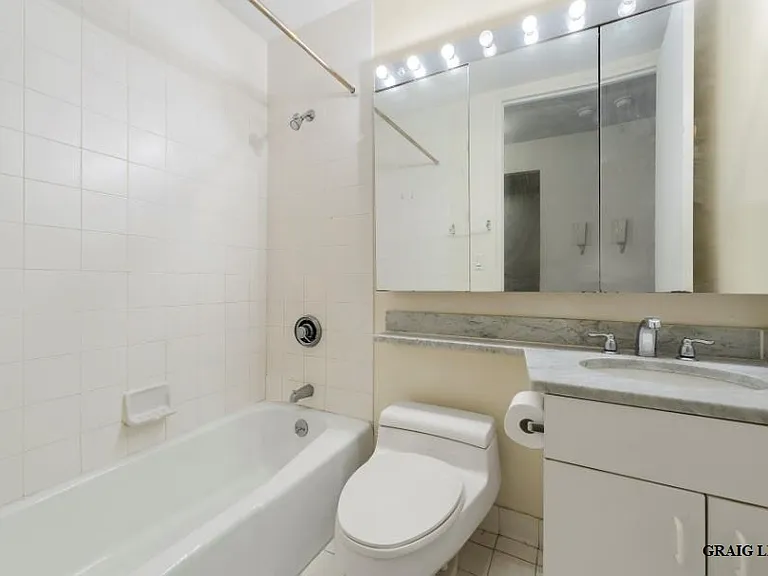 350 W 50th St #3OO — Photo 7